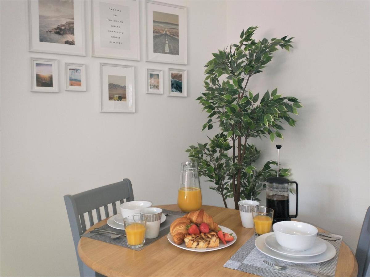 Chipad Mono - Quality City Centre Apartment, With Free Parking Space شيشستر المظهر الخارجي الصورة